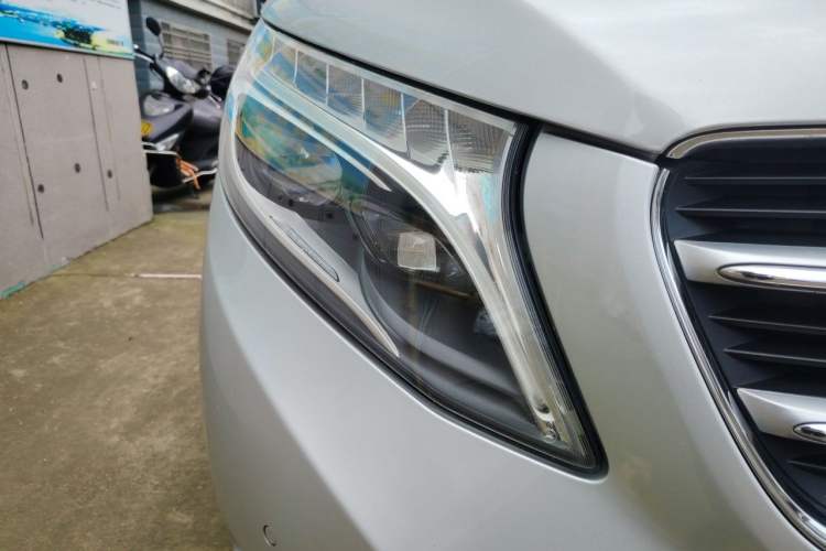 Used Mercedes-Benz V-Class 2017 V 260 L Prestige Extended Edition Right Front Headlight