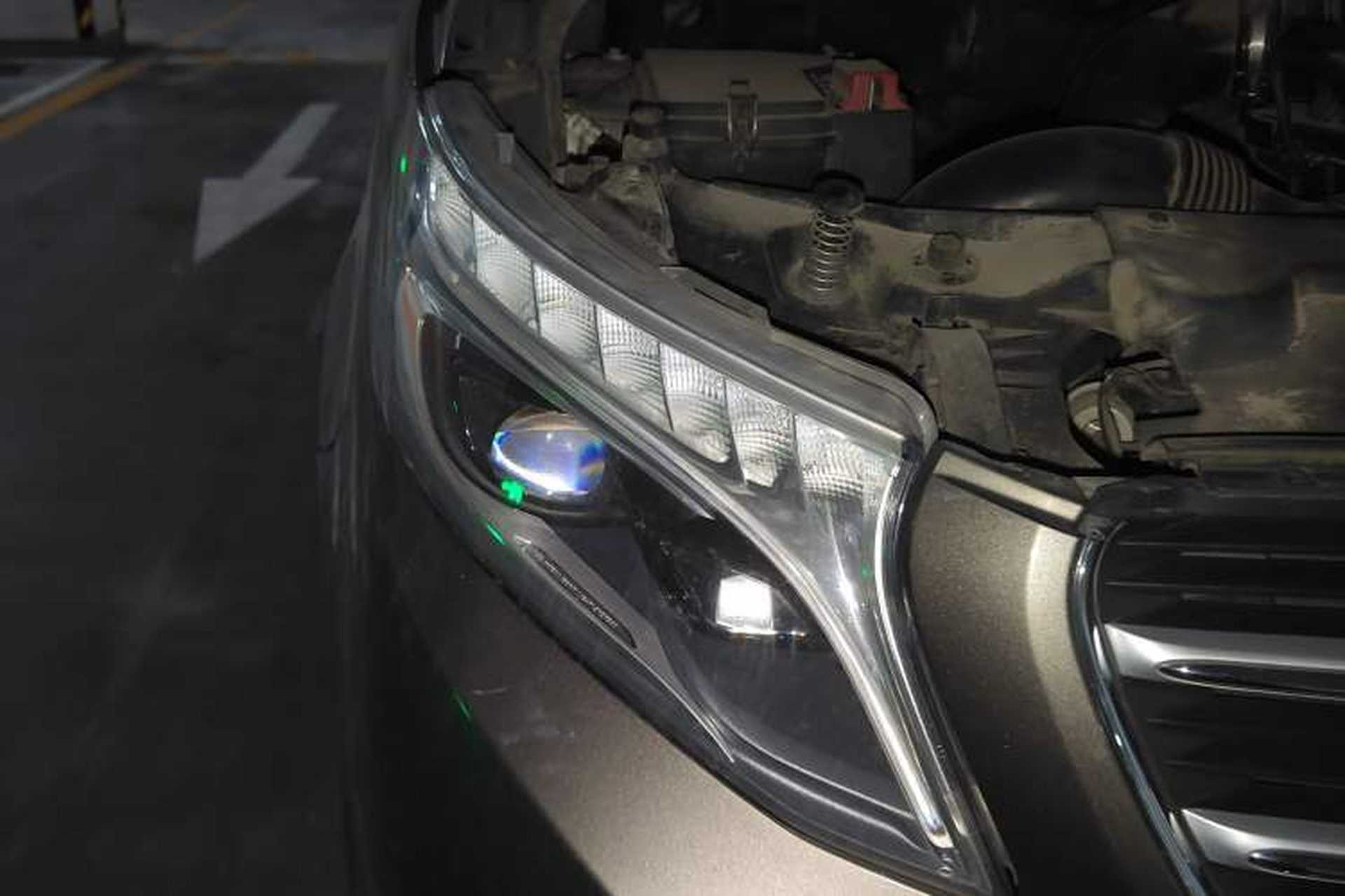 Used Mercedes-Benz V-Class 2017 V 260 L Prestige Extended Edition Right Front Headlight