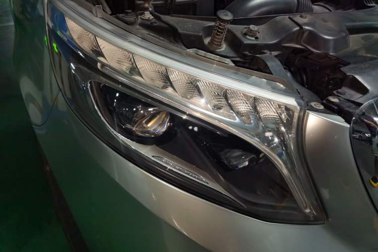 Used Mercedes-Benz V-Class 2017 V 260 Prestige Edition Right Front Headlight