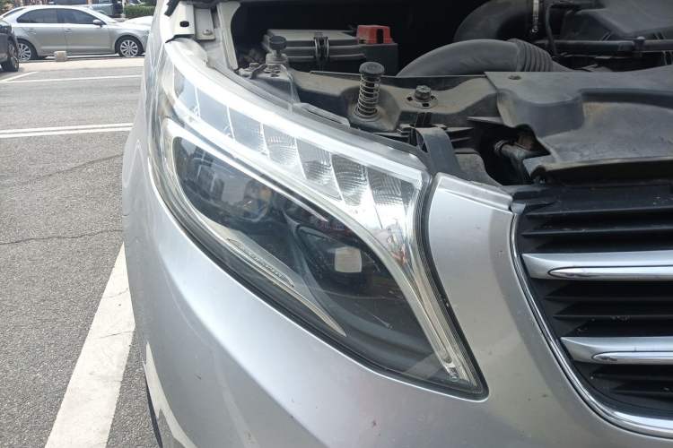 Used Mercedes-Benz V-Class 2017 V 260 L Prestige Extended Edition Right Front Headlight