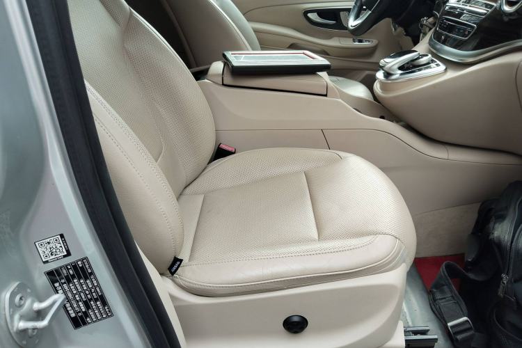 Used Mercedes-Benz V-Class 2017 V 260 Avantgarde Edition Right Front Seat