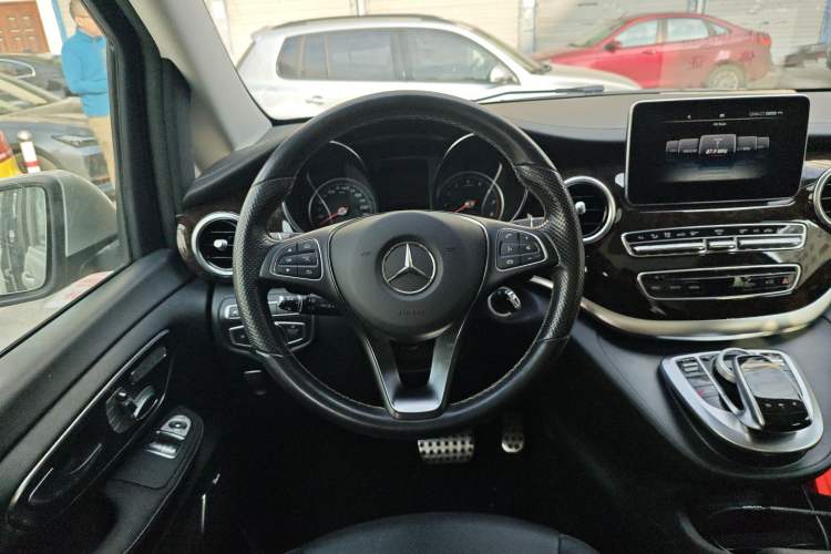 Used Mercedes-Benz V-Class 2017 V 260 Prestige Edition Steering Wheel
