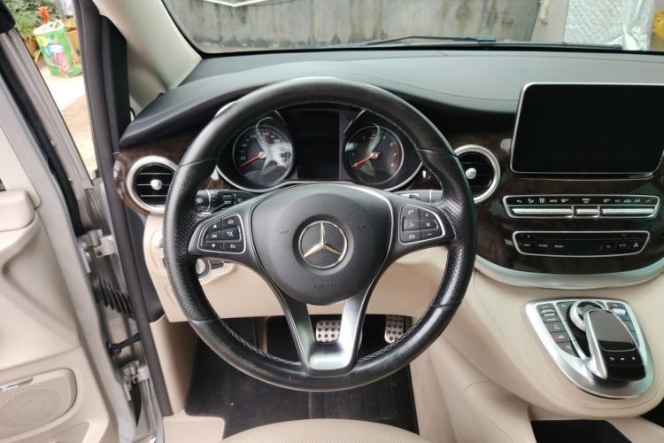 Used Mercedes-Benz V-Class 2017 V 260 L Prestige Extended Edition Steering Wheel