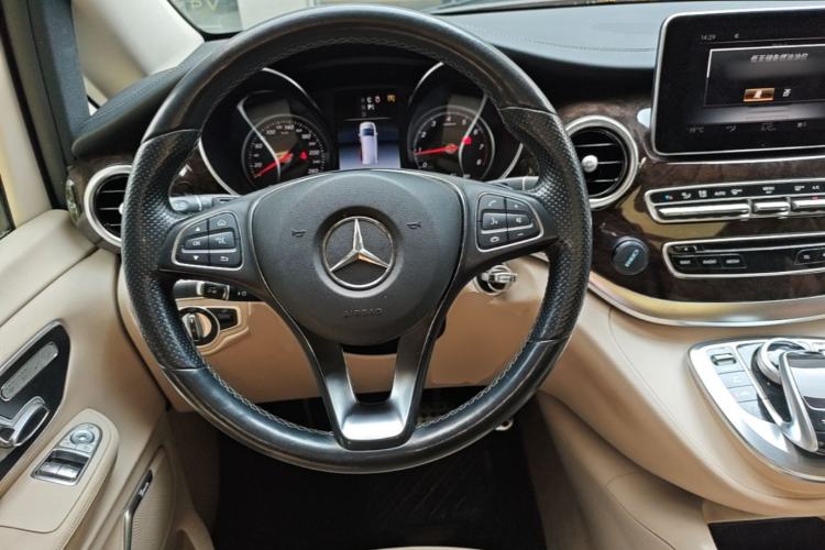 Used Mercedes-Benz V-Class 2017 V 260 Prestige Edition Steering Wheel