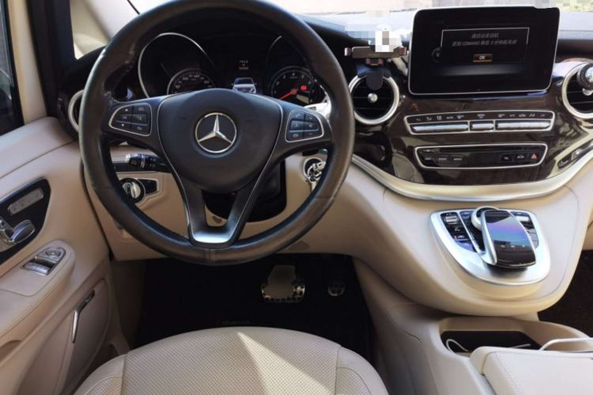 Used Mercedes-Benz V-Class 2017 V 260 Avantgarde Edition Steering Wheel