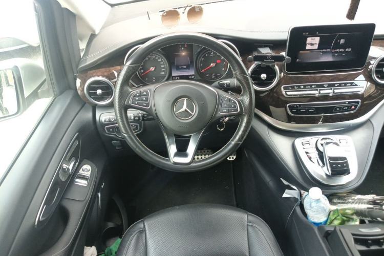 Used Mercedes-Benz V-Class 2017 V 260 L Prestige Extended Edition Steering Wheel