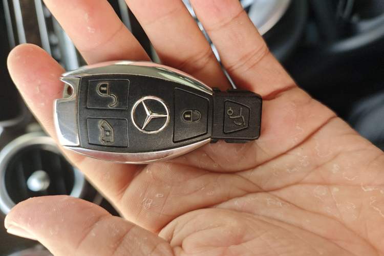 Used Mercedes-Benz V-Class 2017 V 260 Prestige Edition Vehicle Key