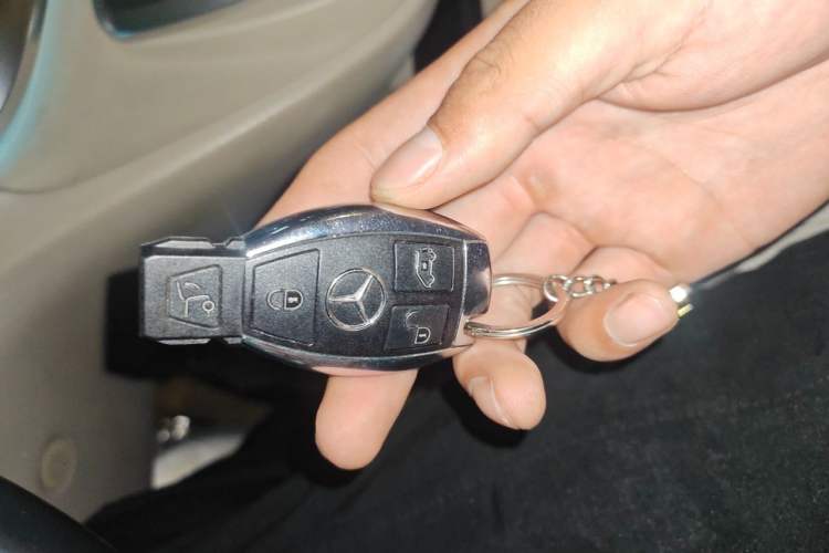 Used Mercedes-Benz V-Class 2017 V 260 Prestige Edition Vehicle Key