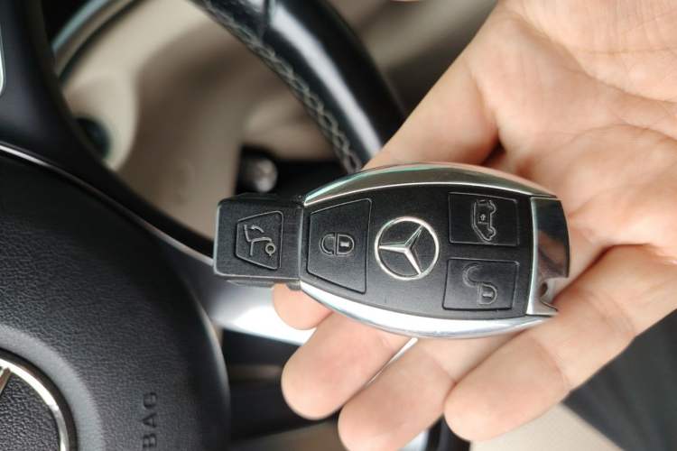 Used Mercedes-Benz V-Class 2017 V 260 L Prestige Extended Edition Vehicle Key