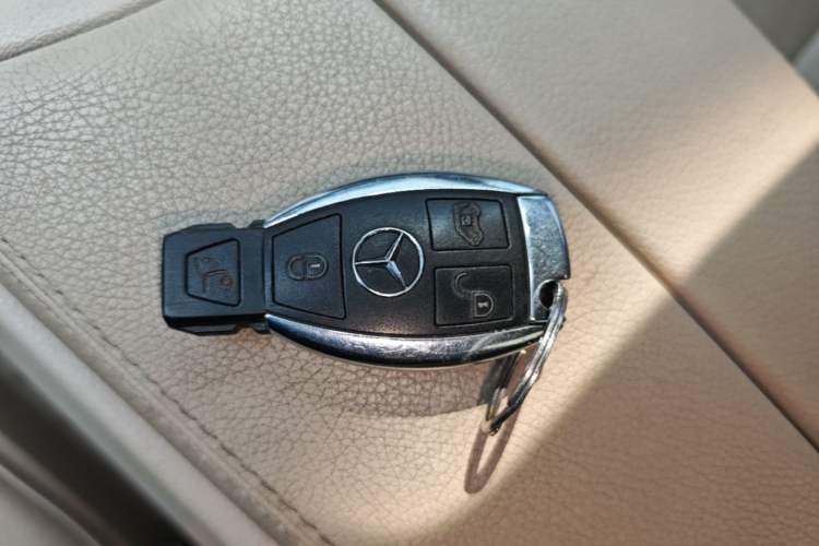 Used Mercedes-Benz V-Class 2017 V 260 Prestige Edition Vehicle Key