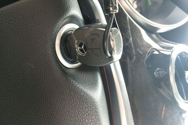 Used Mercedes-Benz V-Class 2017 V 260 L Prestige Extended Edition Vehicle Key