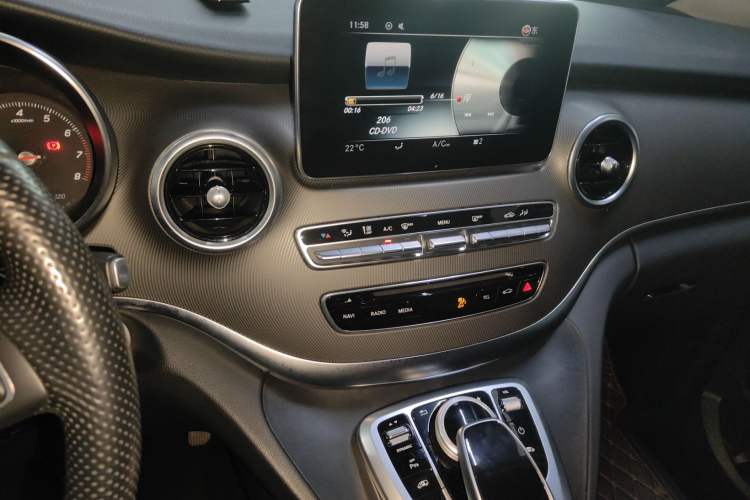 Used Mercedes-Benz V-Class 2017 V250 2.0T U.S. Spec Audio And AC Panel