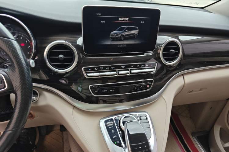 Used Mercedes-Benz V-Class 2017 V 260 Avantgarde Edition Audio And AC Panel
