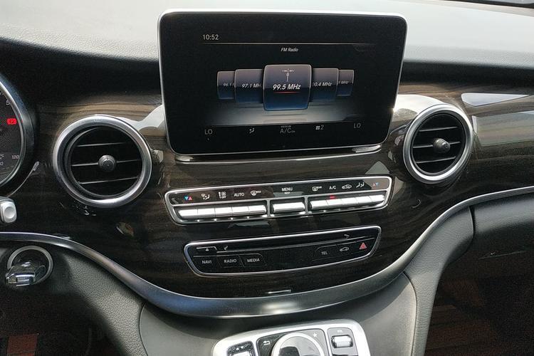 Used Mercedes-Benz V-Class 2017 V 260 Avantgarde Edition Audio And AC Panel
