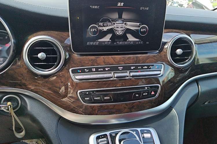 Used Mercedes-Benz V-Class 2017 V 260 L Prestige Extended Edition Audio And AC Panel