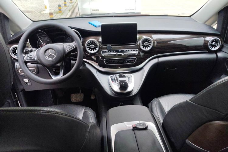 Used Mercedes-Benz V-Class 2017 V 260 Avantgarde Edition Center Console