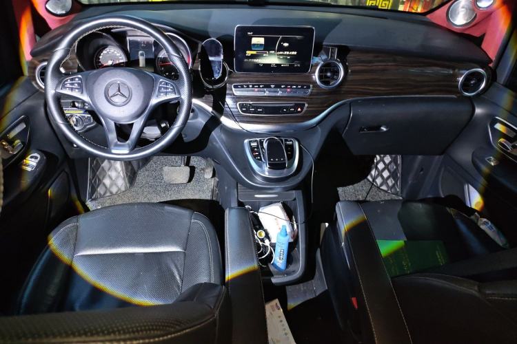 Used Mercedes-Benz V-Class 2017 V 260 Avantgarde Edition Center Console