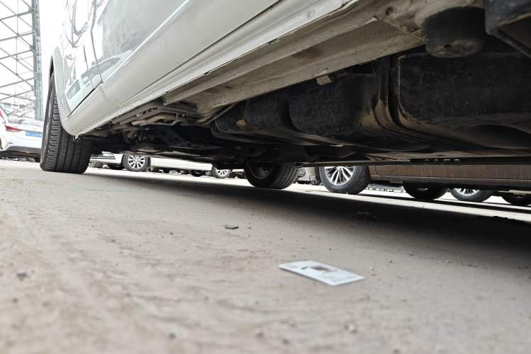 Used Mercedes-Benz V-Class 2017 V 260 Avantgarde Edition Chassis Rear Left