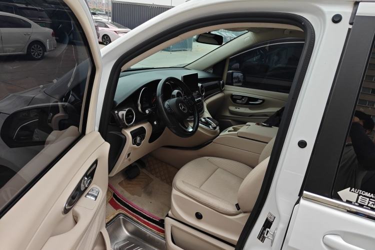 Used Mercedes-Benz V-Class 2017 V 260 Avantgarde Edition Driver Seat