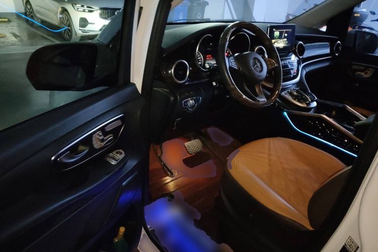 Used Mercedes-Benz V-Class 2017 V 260 Avantgarde Edition Driver Seat