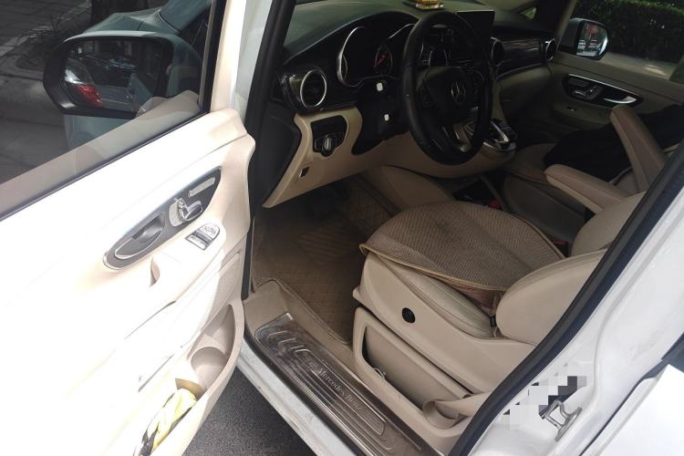 Used Mercedes-Benz V-Class 2017 V 260 Avantgarde Edition Driver Seat