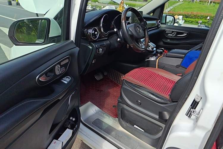 Used Mercedes-Benz V-Class 2017 V 260 L Prestige Extended Edition Driver Seat