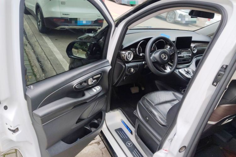 Used Mercedes-Benz V-Class 2017 V 260 Avantgarde Edition Driver Seat
