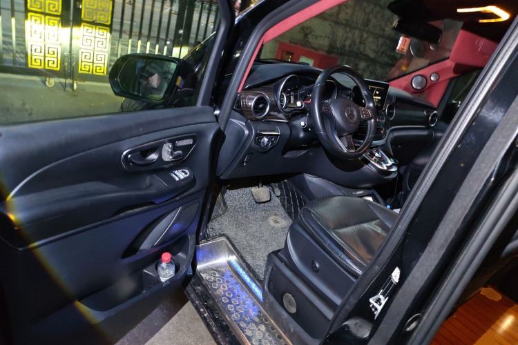 Used Mercedes-Benz V-Class 2017 V 260 Avantgarde Edition Driver Seat