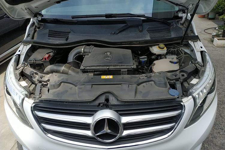 Used Mercedes-Benz V-Class 2017 V 260 Avantgarde Edition Engine Bay