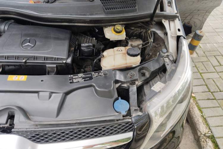 Used Mercedes-Benz V-Class 2017 V 260 Avantgarde Edition Engine Bay Left