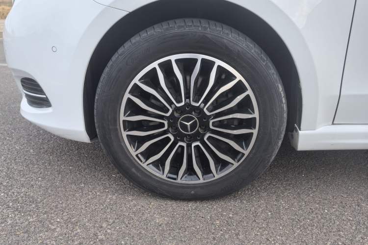 Used Mercedes-Benz V-Class 2017 V 260 L Prestige Extended Edition Exterior 7