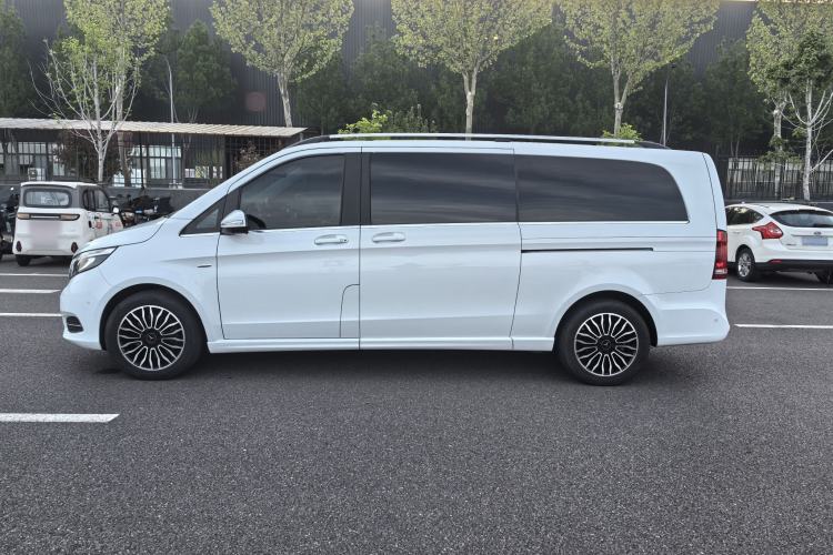 Used Mercedes-Benz V-Class 2017 V 260 L Prestige Extended Edition Exterior 7
