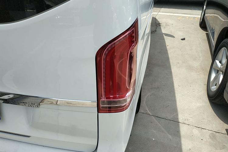 Used Mercedes-Benz V-Class 2017 V 260 Avantgarde Edition Exterior 8