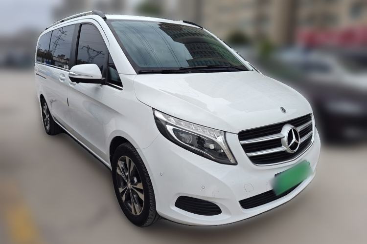 Used Mercedes-Benz V-Class 2017 V 260 Avantgarde Edition Front Right 45 Deg