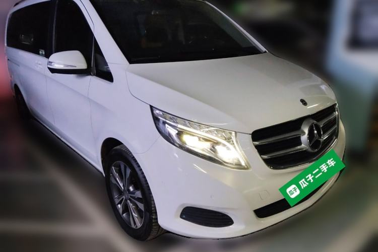 Used Mercedes-Benz V-Class 2017 V 260 Avantgarde Edition Front Right 45 Deg