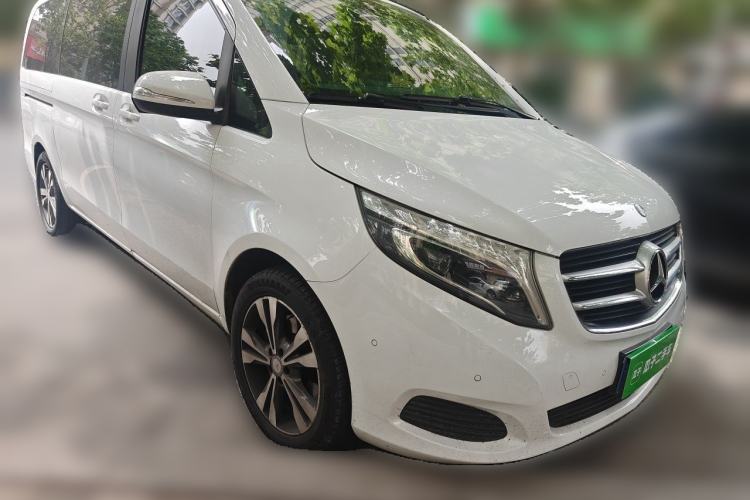 Used Mercedes-Benz V-Class 2017 V 260 Avantgarde Edition Front Right 45 Deg