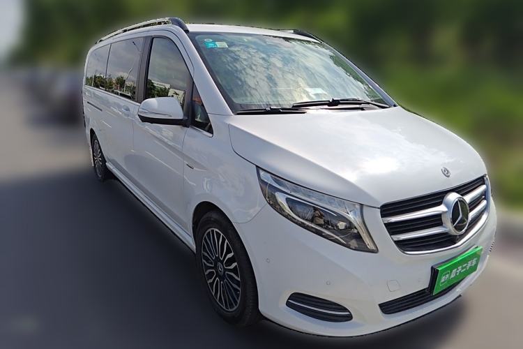 Used Mercedes-Benz V-Class 2017 V 260 L Prestige Extended Edition Front Right 45 Deg