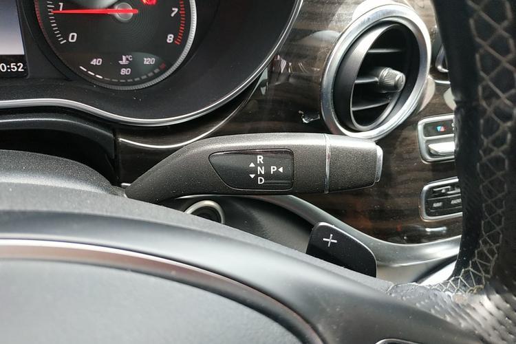 Used Mercedes-Benz V-Class 2017 V 260 Avantgarde Edition Gear Lever