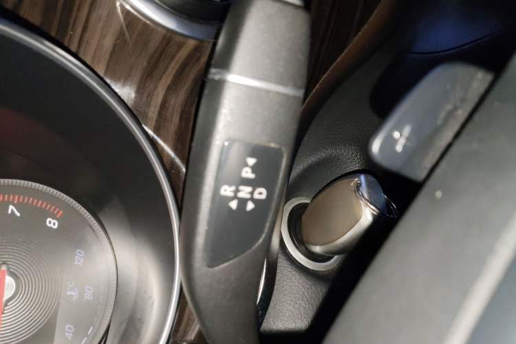 Used Mercedes-Benz V-Class 2017 V 260 Avantgarde Edition Gear Lever