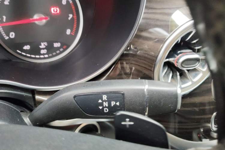 Used Mercedes-Benz V-Class 2017 V 260 Avantgarde Edition Gear Lever