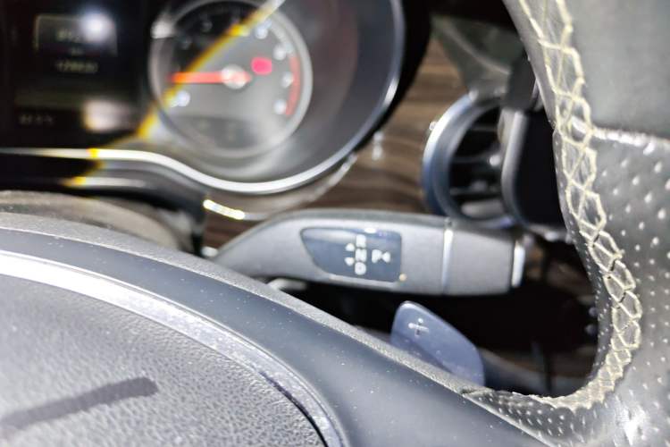 Used Mercedes-Benz V-Class 2017 V 260 Avantgarde Edition Gear Lever