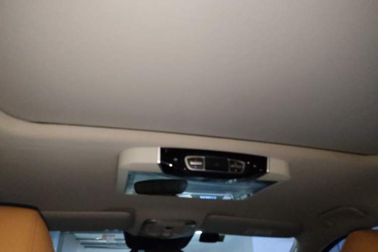 Used Mercedes-Benz V-Class 2017 V 260 Avantgarde Edition Headliner