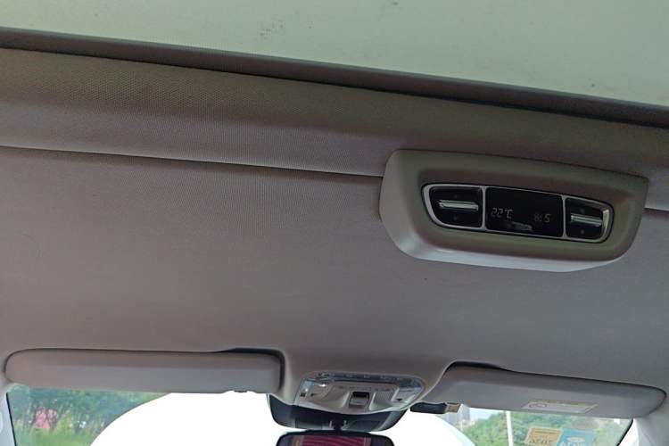 Used Mercedes-Benz V-Class 2017 V 260 L Prestige Extended Edition Headliner