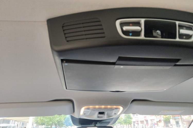 Used Mercedes-Benz V-Class 2017 V 260 Avantgarde Edition Headliner