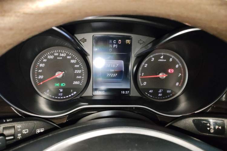 Used Mercedes-Benz V-Class 2017 V 260 Avantgarde Edition Instrument Cluster