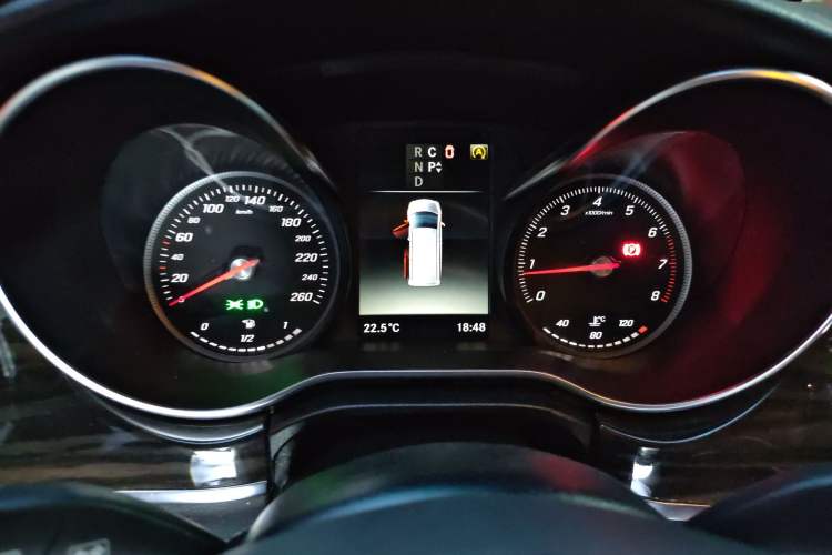 Used Mercedes-Benz V-Class 2017 V 260 Avantgarde Edition Instrument Cluster