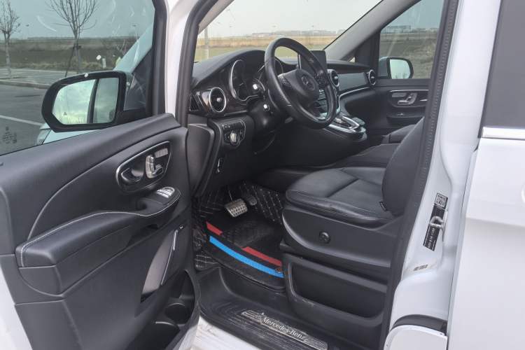 Used Mercedes-Benz V-Class 2017 V 260 L Prestige Extended Edition Interior 1