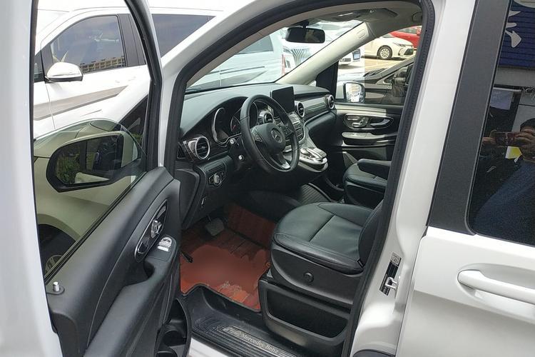 Used Mercedes-Benz V-Class 2017 V 260 Avantgarde Edition Interior 1