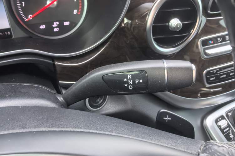 Used Mercedes-Benz V-Class 2017 V 260 L Prestige Extended Edition Interior 10
