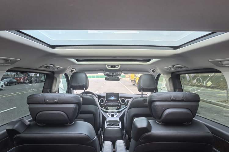 Used Mercedes-Benz V-Class 2017 V 260 L Prestige Extended Edition Interior 12